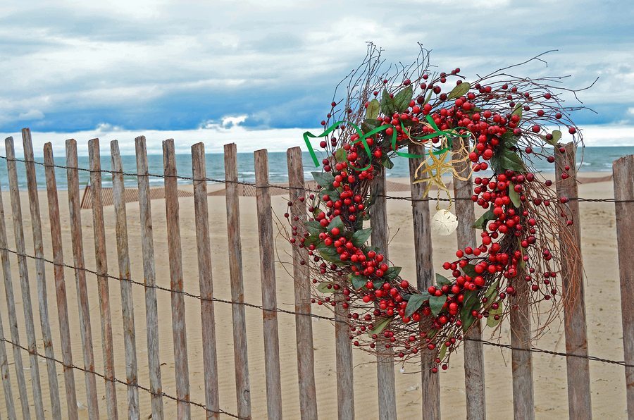 Incorporate Your Fence in Holiday Decorating