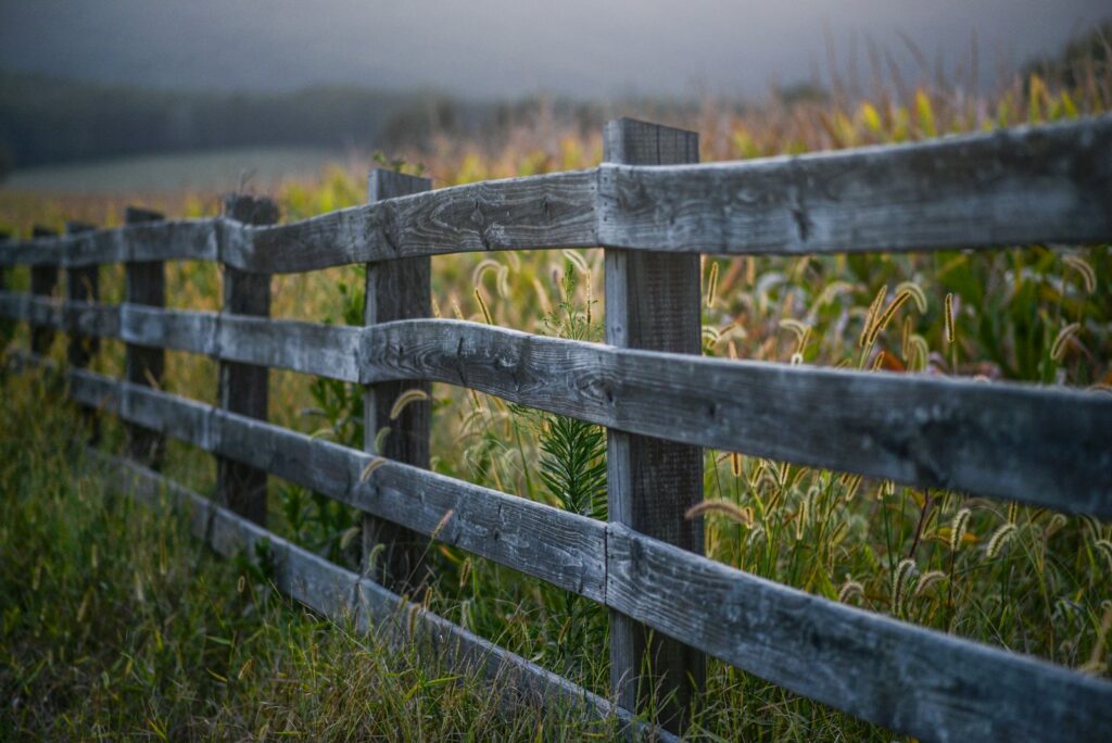Is That Quote Fair? Decoding Privacy Fence Costs for Your 1-Acre Lot